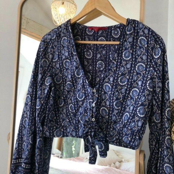 TIGERLILY Adalie Blue V Neck Long Sleeve Tie Front Crop Top NWT - Picture 8 of 12